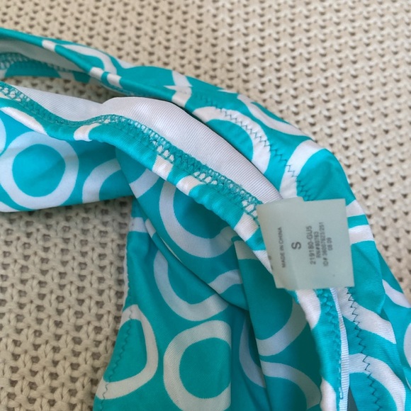 Victoria’s Secret bikini - Picture 2 of 4